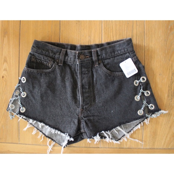 Urban Renewal Remade Levi’s® BNWT Side-Chain Denim Short Small Urban Outfitters - Picture 2 of 13